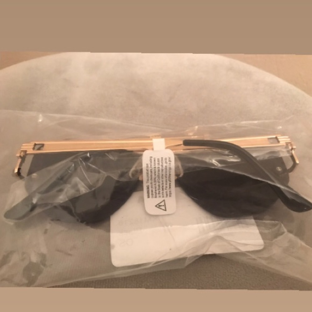 👽 NEW Sunglasses Brand gold and black - Picture 6 of 6